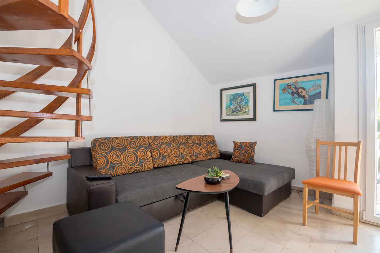 Apartments Antonija Дрвеник Екстериор снимка