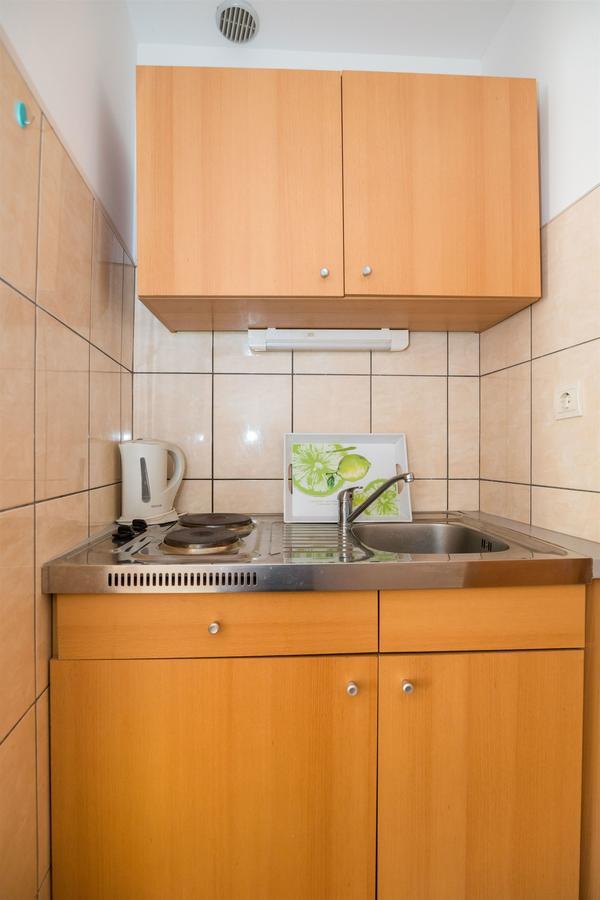 Apartments Antonija Дрвеник Екстериор снимка