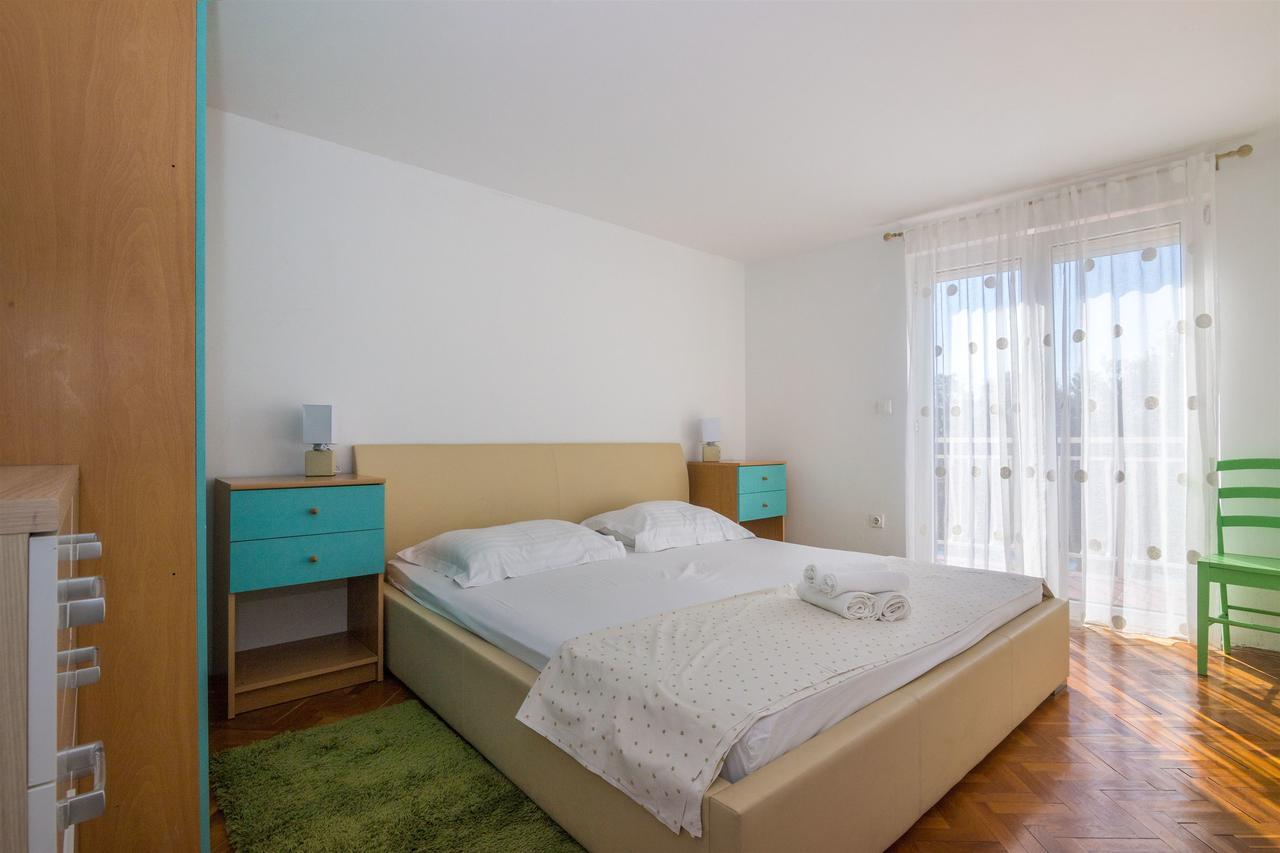 Apartments Antonija Дрвеник Екстериор снимка