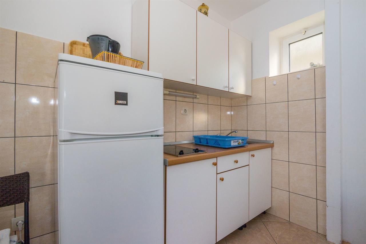 Apartments Antonija Дрвеник Екстериор снимка